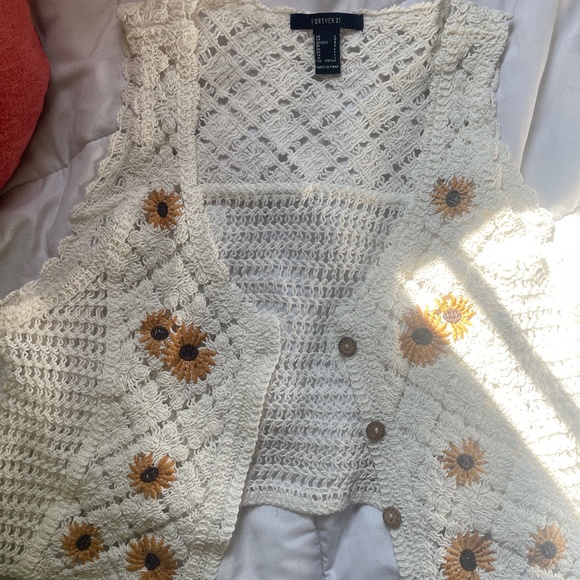 Crocheted tank vest - Picture 1 of 4